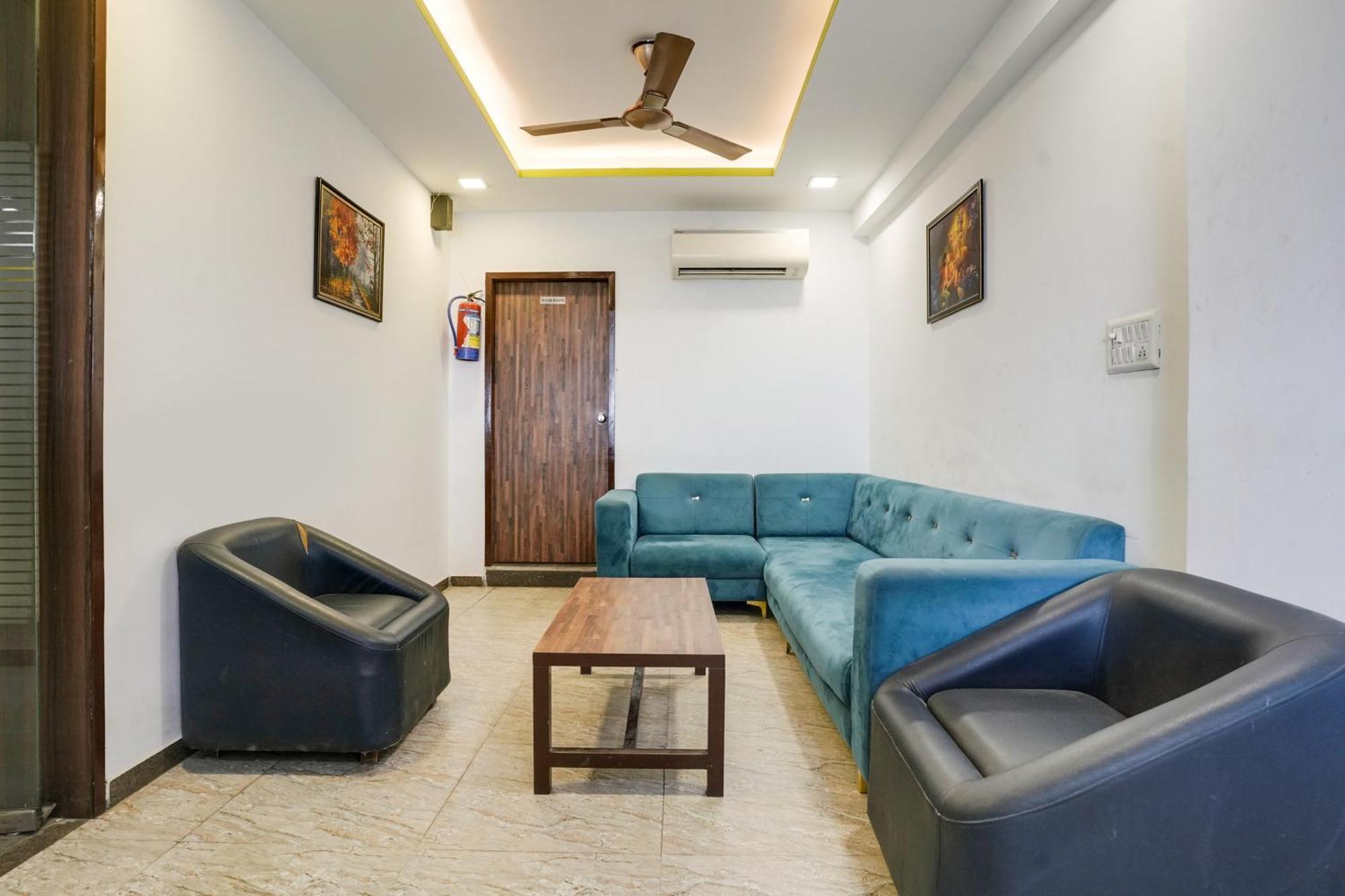 Hotel O Hathijan Vatva Formerly Hotel Dev Palace أحمد أباد المظهر الخارجي الصورة