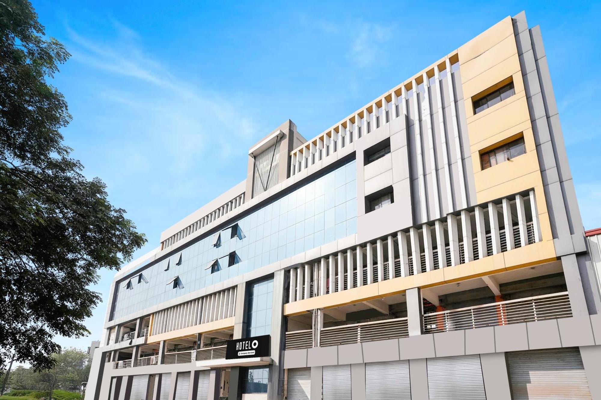 Hotel O Hathijan Vatva Formerly Hotel Dev Palace أحمد أباد المظهر الخارجي الصورة